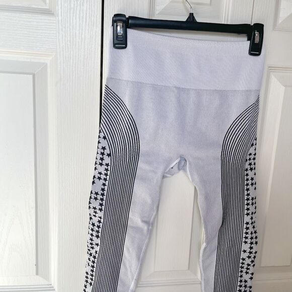 Fabletics High Waisted Seamless Star Second Skin Compression Capri Leggings - Picture 4 of 8